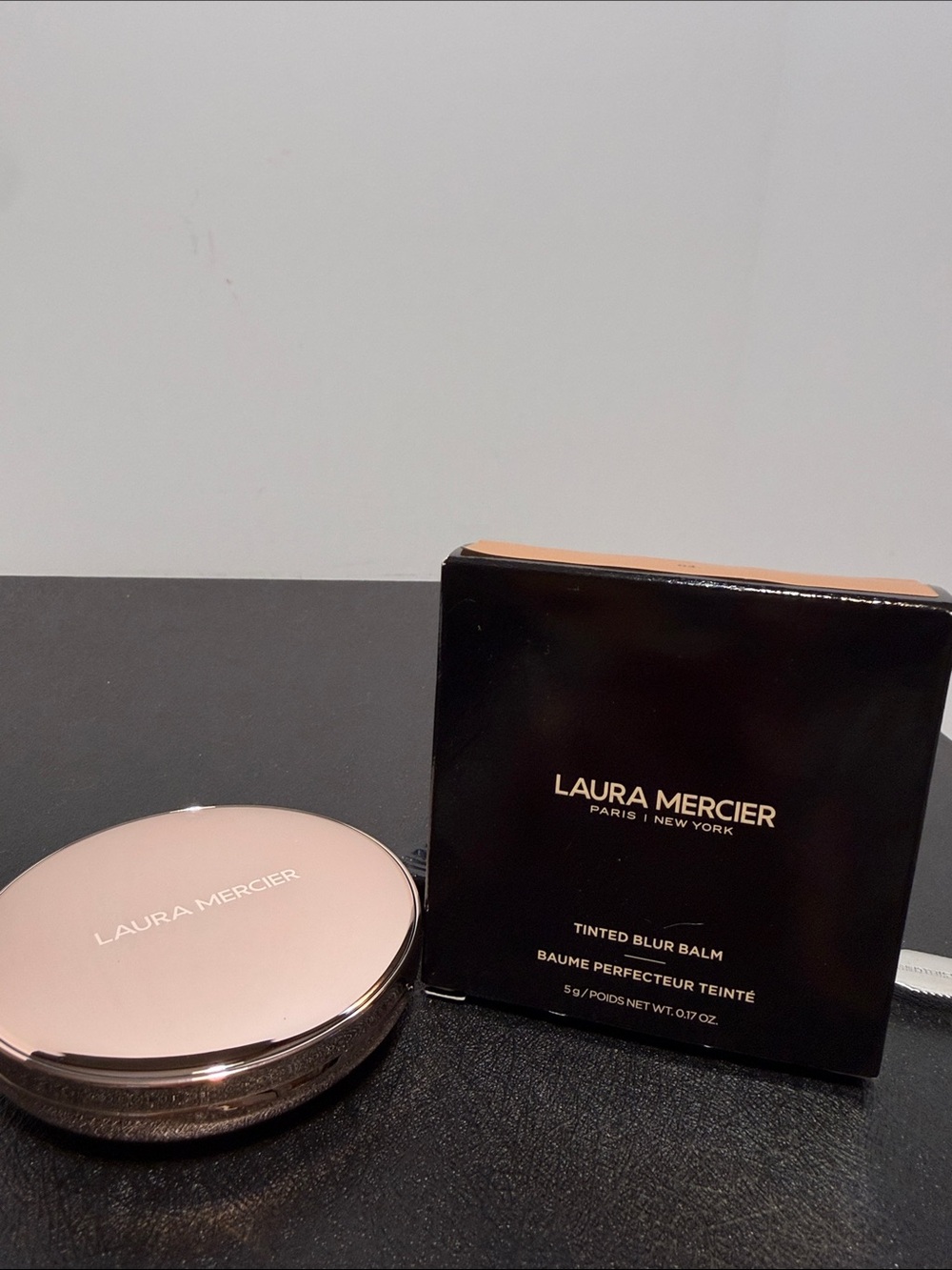 laura mercier Tinted Blur Balm Compact — shade 04
